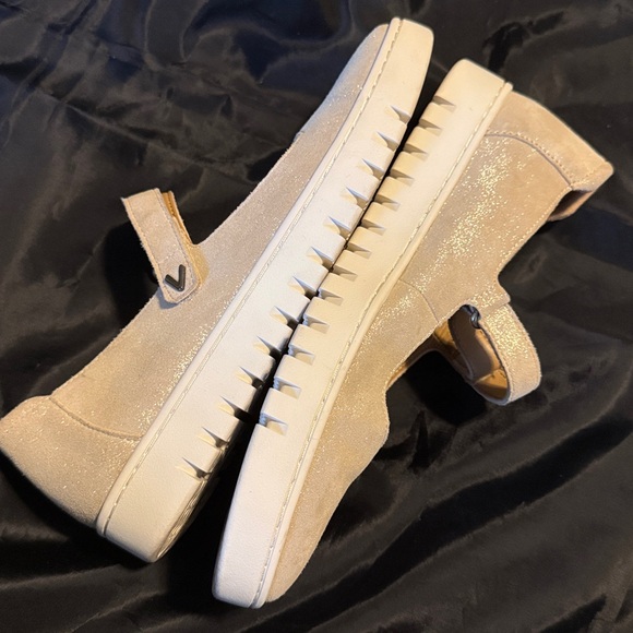 Vionic Uptown Mary Jane Flats Gold Shimmer Leather size 8.5 EUC - Picture 9 of 16